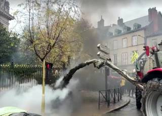 Tanques de vinho esvaziados, despejo de estrume nas ruas: agricultores franceses protestam pelo 3º dia seguido contra acordo da UE com Mercosul