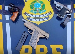 PRF apreende armas de calibre restrito escondidas no corpo de motorista que trafegava pela Dutra, em Arujá