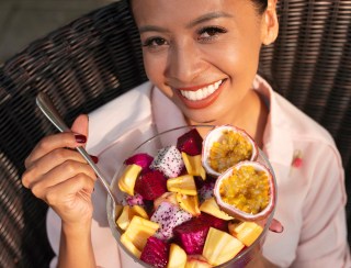 Cuidados com a alimentação são essenciais para aproveitar o Carnaval com saúde, alerta especialista