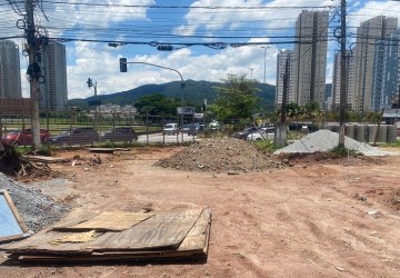 Obras da rotatória do Mogilar são suspensas por 120 dias para revisão do projeto