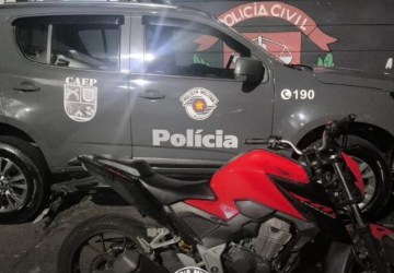 Polícia prende suspeito e apreende menor por roubo e porte ilegal de arma em Itaquaquecetuba