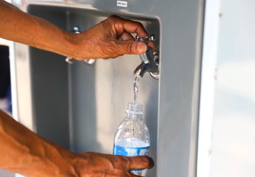 Calor intenso: Ferraz de Vasconcelos oferece água gratuita em praça