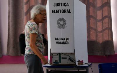 Eleições são encerradas em todo o país; começa apuração dos votos