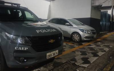 Carro roubado na capital é encontrado em Suzano