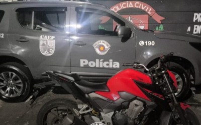 Polícia prende suspeito e apreende menor por roubo e porte ilegal de arma em Itaquaquecetuba