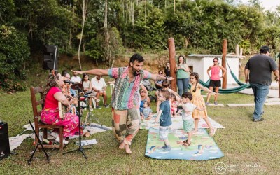 Rolê no Alto Tietê: fim de semana tem humor com Júnior Chicó e teatro com Liza Vieira