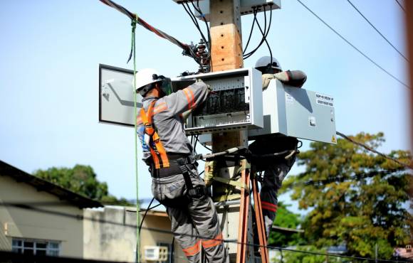 Grupo J&F se recusa a assinar contrato para assumir distribuidora de energia do AM e pede nova reunião da Aneel