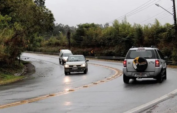 Acidente de trânsito deixa cinco feridos na Mogi-Salesópolis