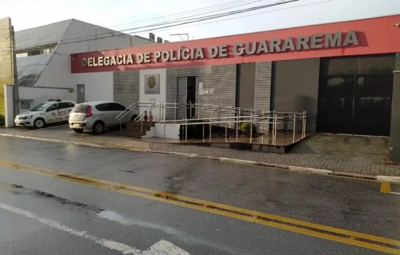 Ciclista é preso após esfaquear homem que bateu carro na bicicleta dele, em Guararema