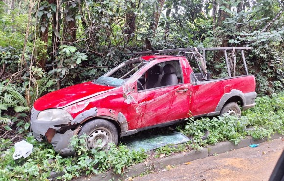 Batida entre dois carros deixa homem ferido em Ferraz de Vasconcelos