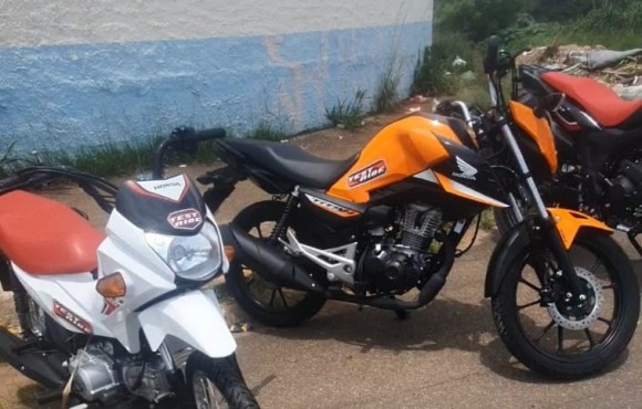 Homens furtam quatro motos após quebrarem vidros da fachada de loja em Mogi das Cruzes