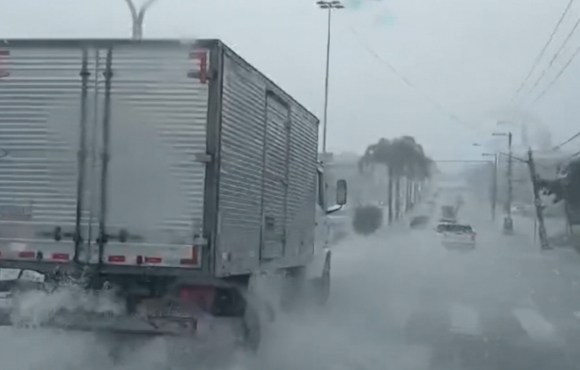 Chuva causa pontos de alagamentos em cidades do Alto Tietê nesta terça-feira