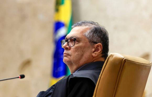 Dino descarta razões que o impeçam de julgar denúncia contra Bolsonaro