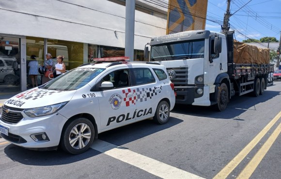 Polícia recupera caminhão furtado em Guararema