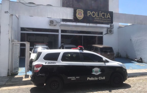 Corpo em decomposição é encontrado dentro de geladeira em matagal em Suzano