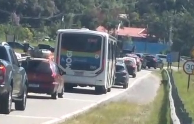 Mogi-Bertioga registra cerca de 30 km de lentidão sentido litoral neste sábado de carnaval